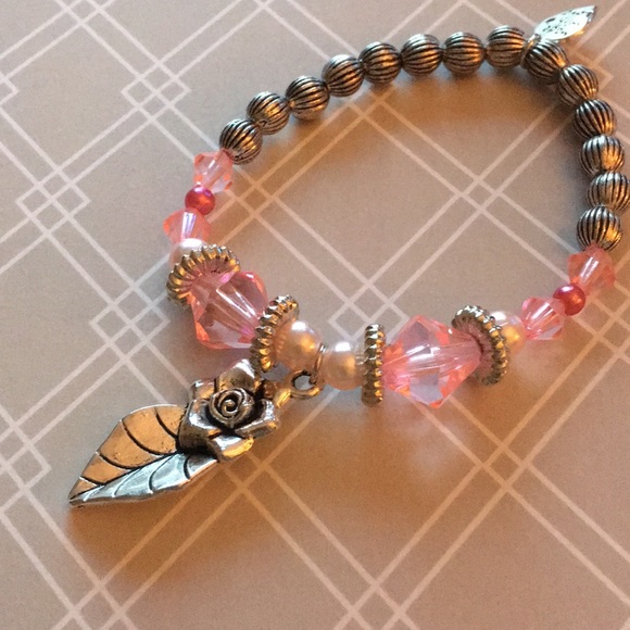 ⭐️Rose charm bracelet - Picture 1 of 2